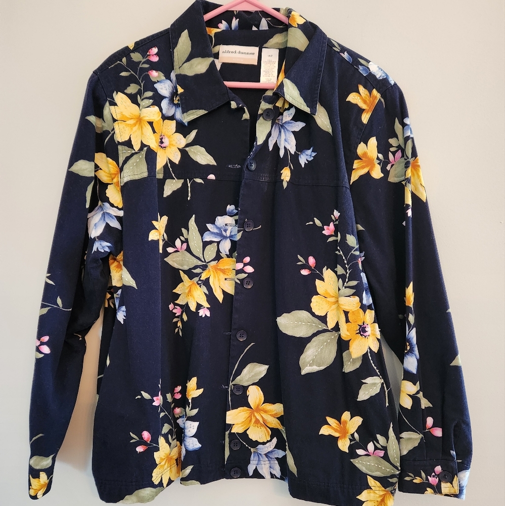 EUC Alfred Dunner Floral Navy Jacket w/Embellished floral. Size 18W. Beautiful